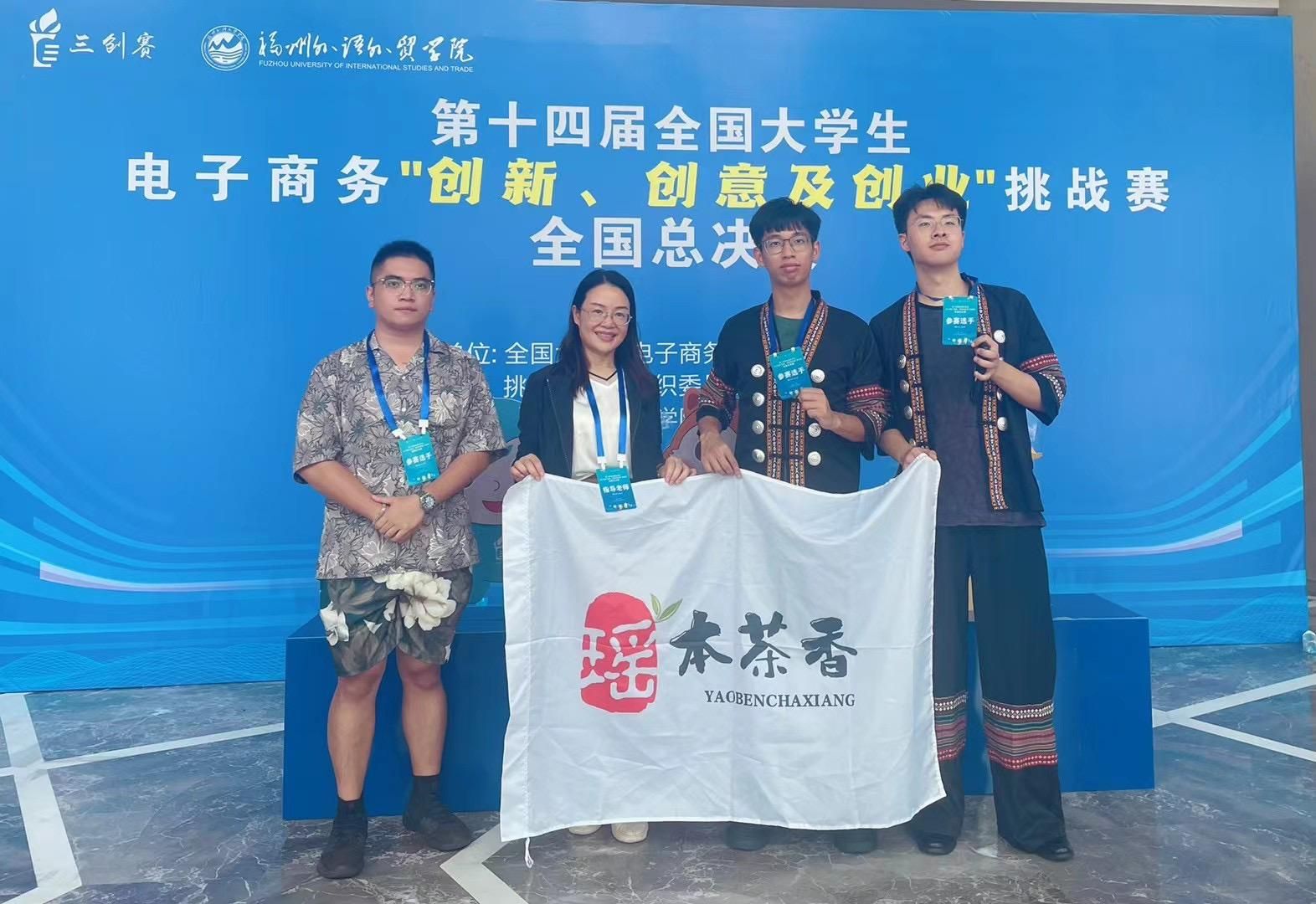 团队合影.jpg