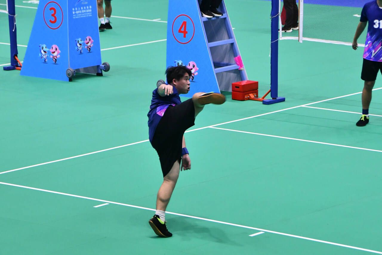 学青会广西民族大学戴道鹏吴天浩获毽球大学组男子双人赛金牌